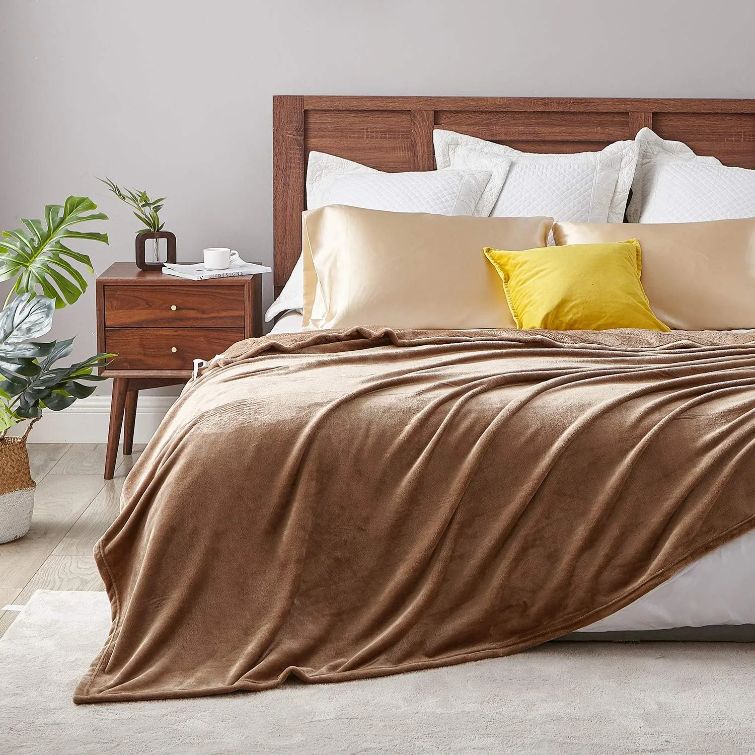 Hansleep Fleece Blanket for Couch Camel, Super Soft Throw Blanket Flannel Fuzzy, Plush Cozy Blanket for All Seasons, Camel, Throw 50x60 Inches